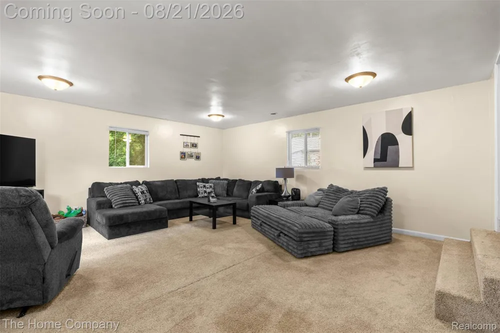 12095 Kinloch Redford Charter Township, MI 48239