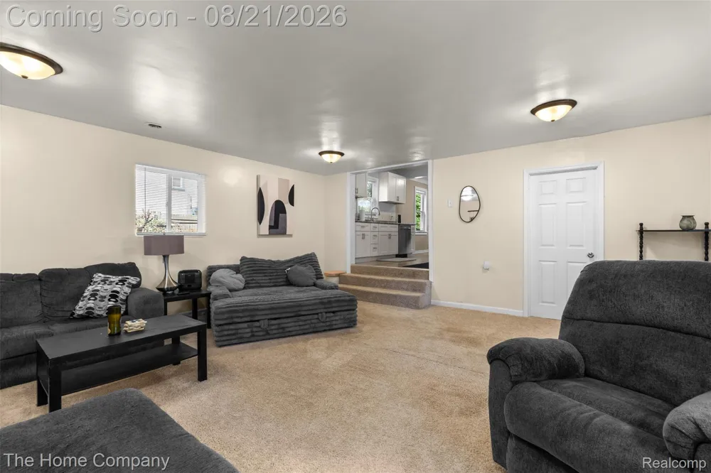 12095 Kinloch Redford Charter Township, MI 48239