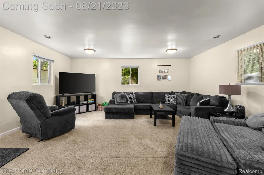 12095 Kinloch Redford Charter Township, MI 48239
