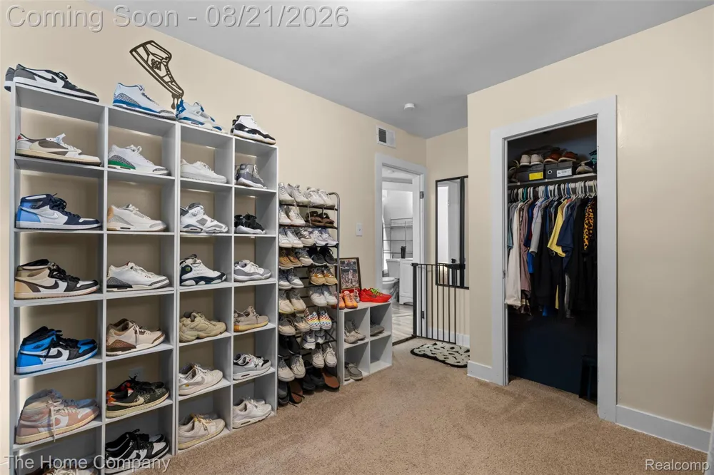 12095 Kinloch Redford Charter Township, MI 48239