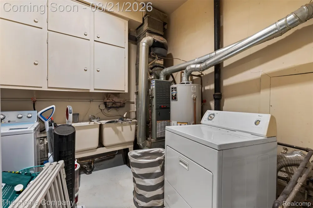 12095 Kinloch Redford Charter Township, MI 48239