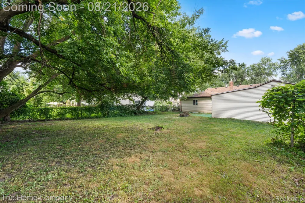 12095 Kinloch Redford Charter Township, MI 48239