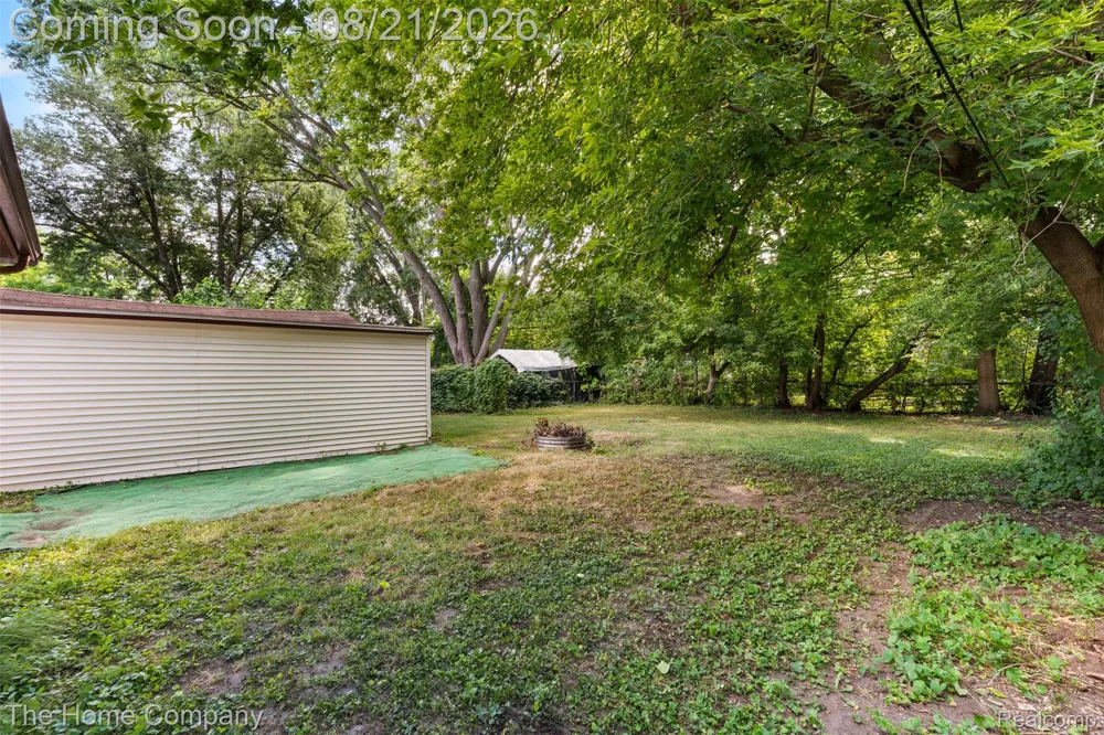 12095 Kinloch Redford Charter Township, MI 48239
