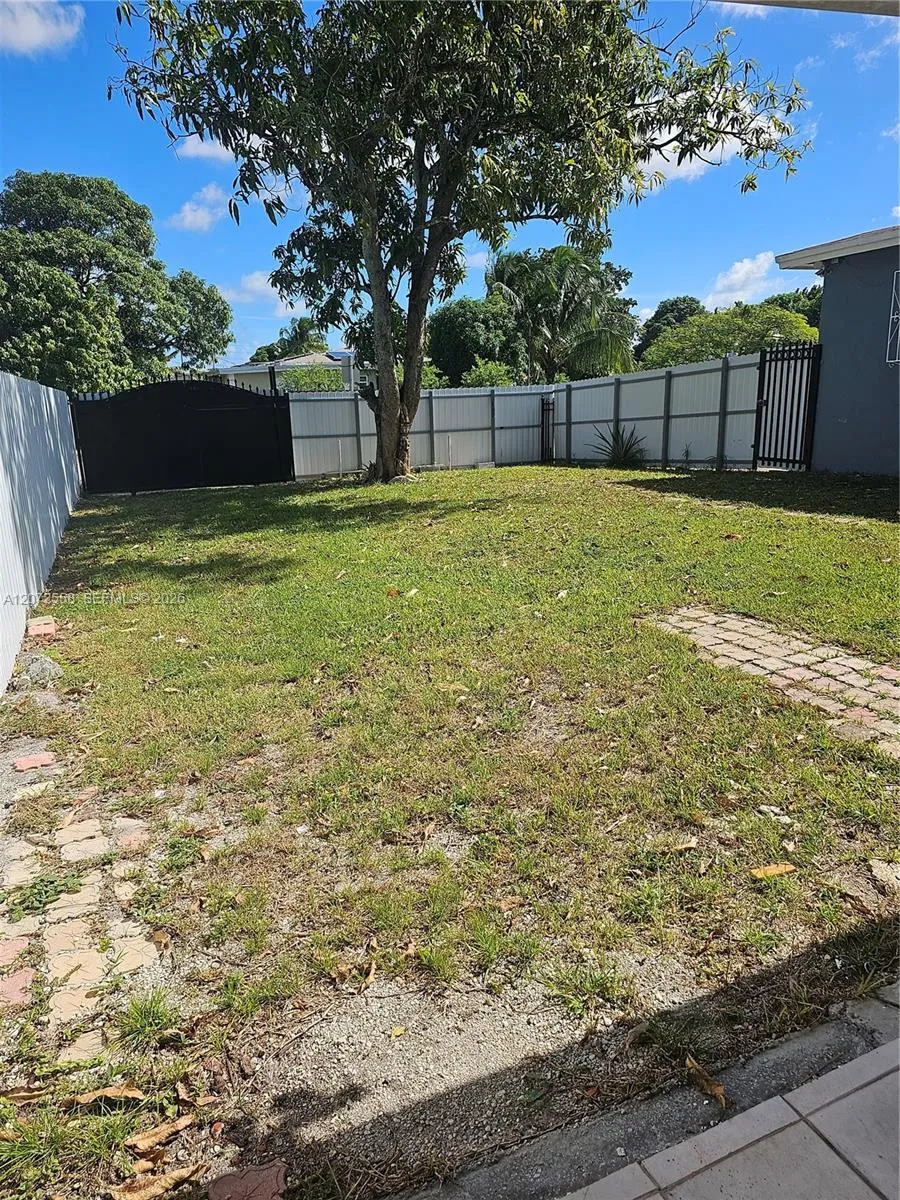 331 NW 195th Ter Miami Gardens, FL 33169