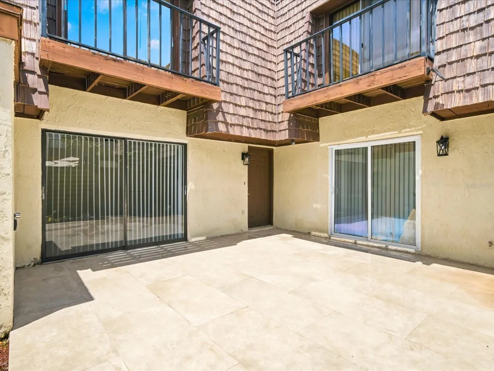 15446 E POND WOODS DRIVE #15446 Tampa, FL 33618