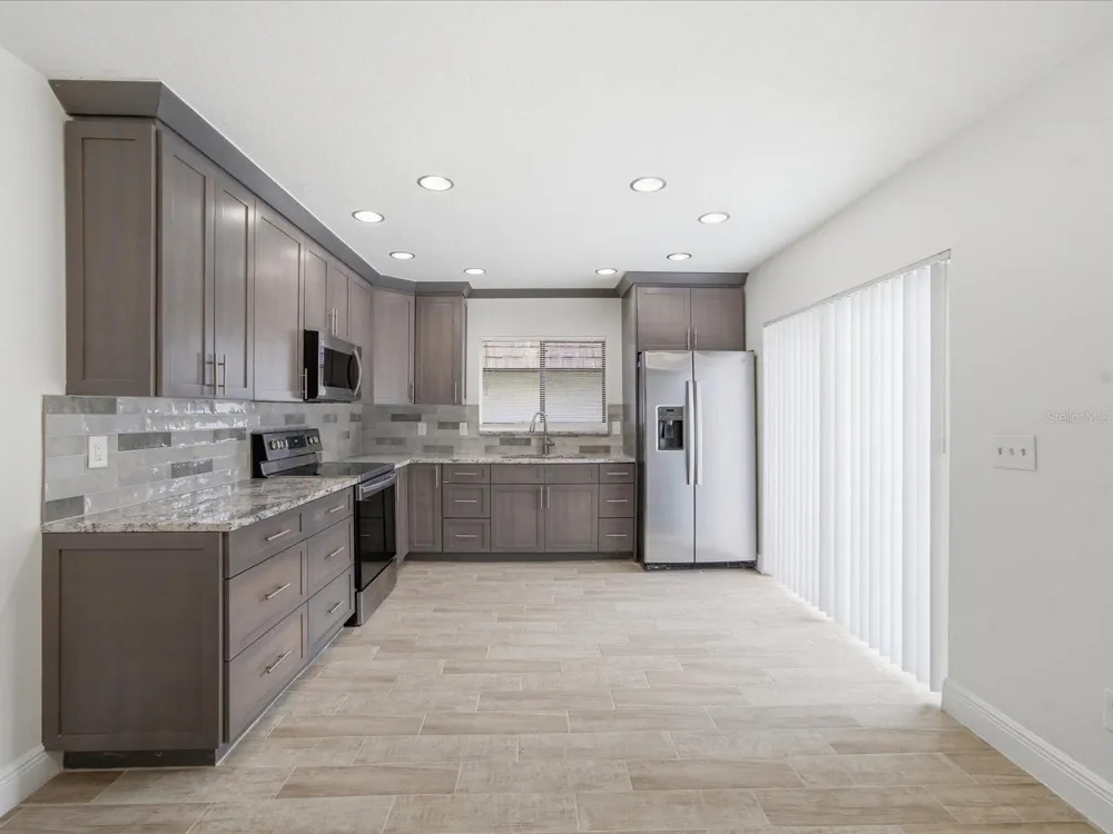 15446 E POND WOODS DRIVE #15446 Tampa, FL 33618