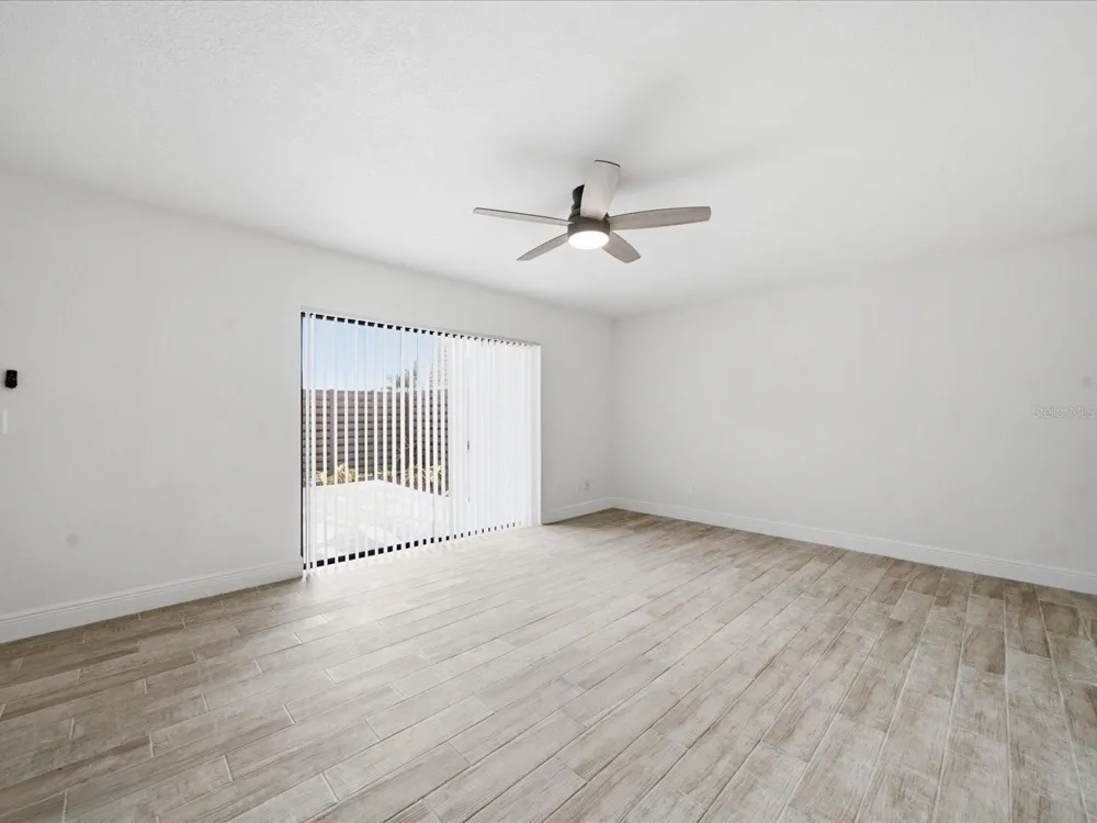 15446 E POND WOODS DRIVE #15446 Tampa, FL 33618