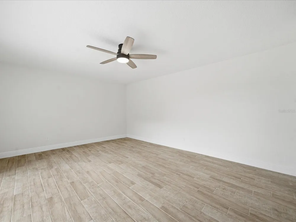 15446 E POND WOODS DRIVE #15446 Tampa, FL 33618