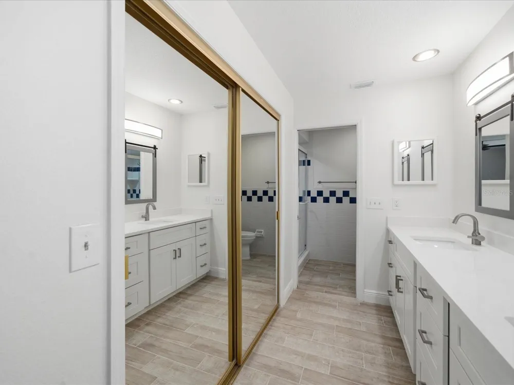15446 E POND WOODS DRIVE #15446 Tampa, FL 33618