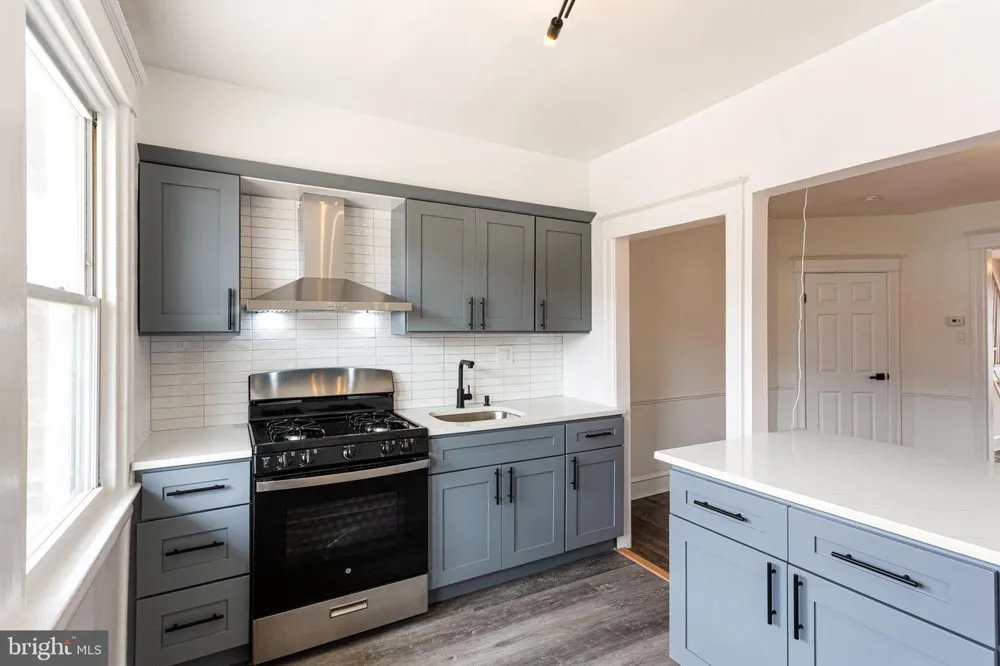 6035 CEDARHURST STREET Philadelphia, PA 19143