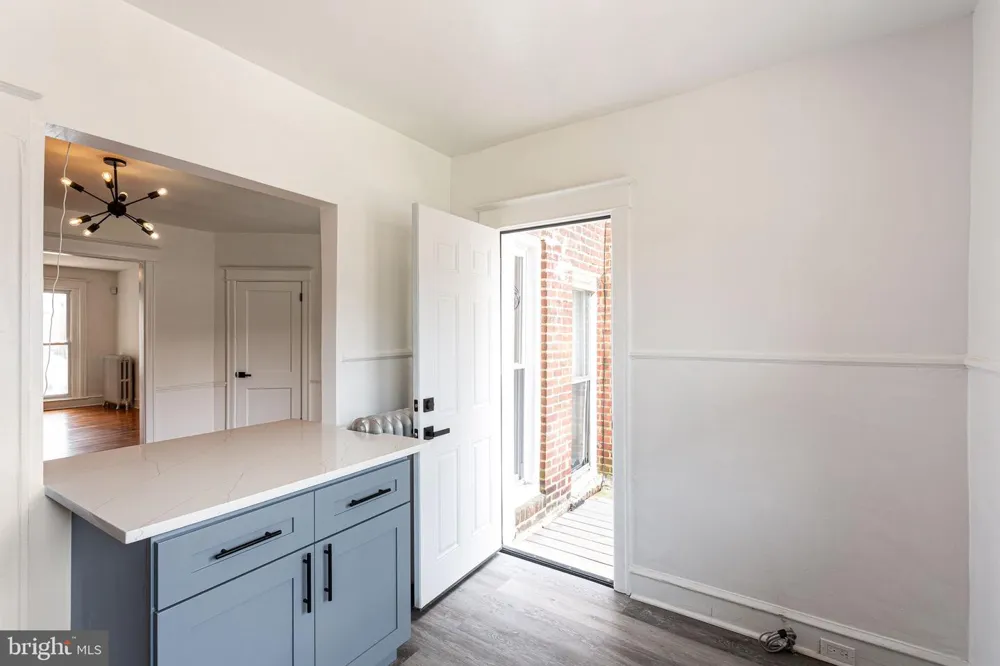 6035 CEDARHURST STREET Philadelphia, PA 19143