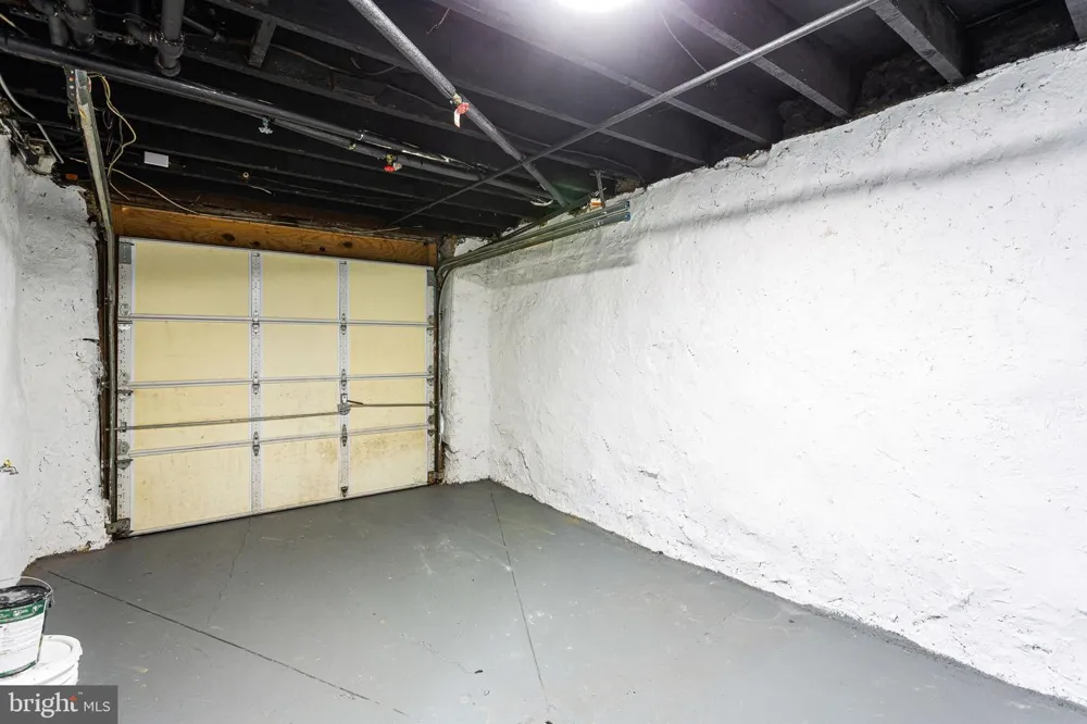 6035 CEDARHURST STREET Philadelphia, PA 19143