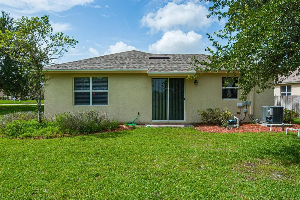 9851 E VERONA CIRCLE Vero Beach, FL 32966