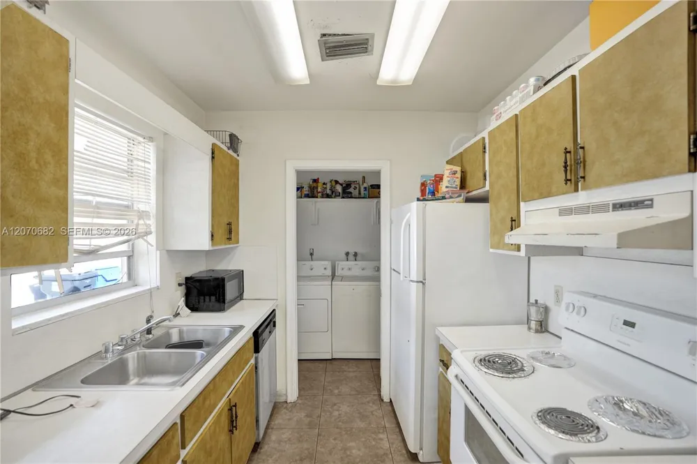5706 Lincoln St #1-2 Hollywood, FL 33021