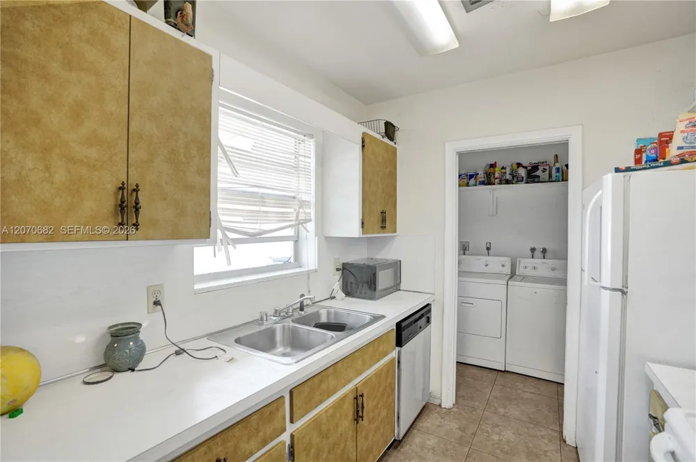 5706 Lincoln St #1-2 Hollywood, FL 33021