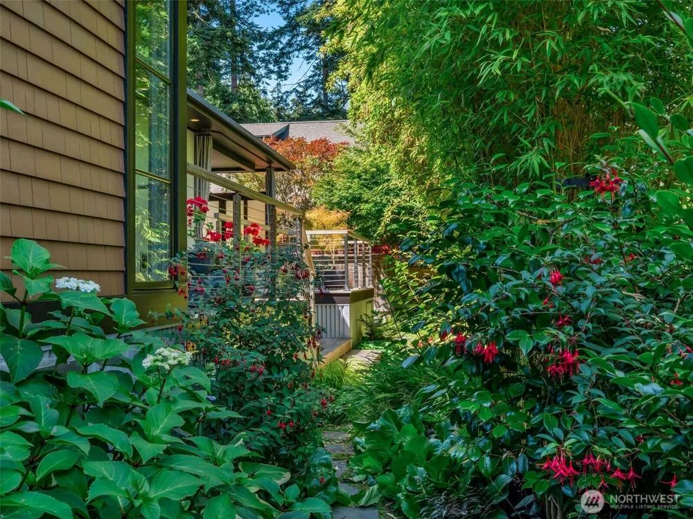 302 T STREET Port Townsend, WA 98368
