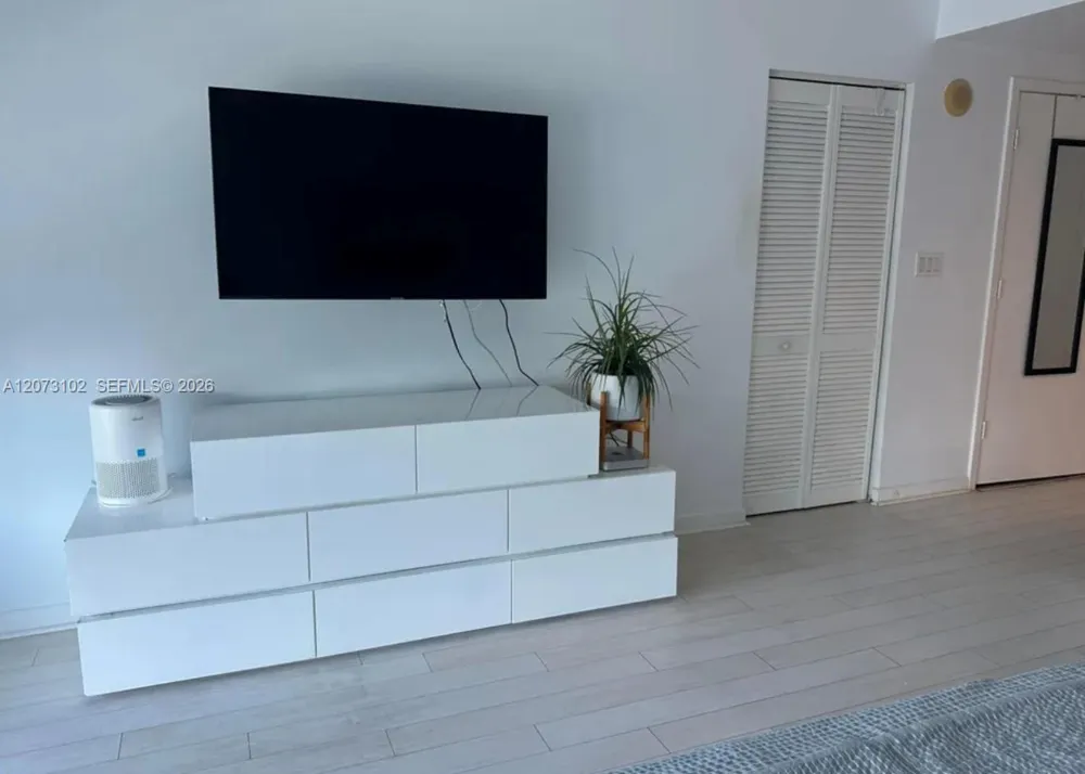 335 S Biscayne Blvd #3706 Miami, FL 33131