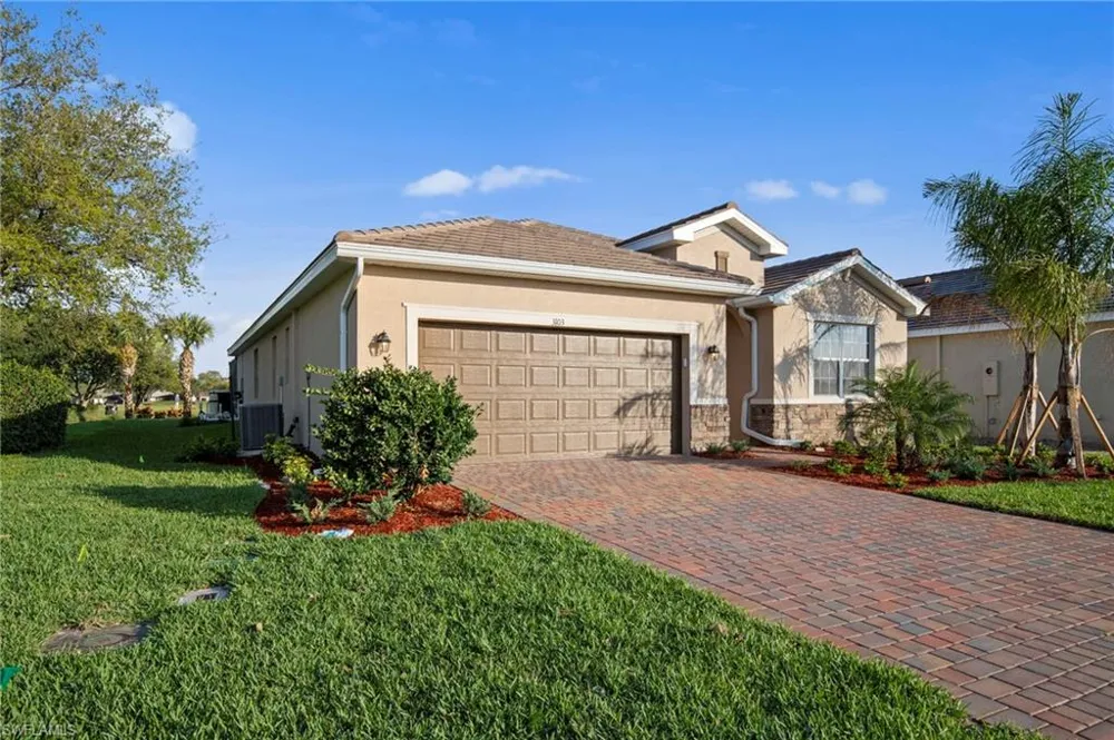3103 E Windsor Drive Alva, FL 33920