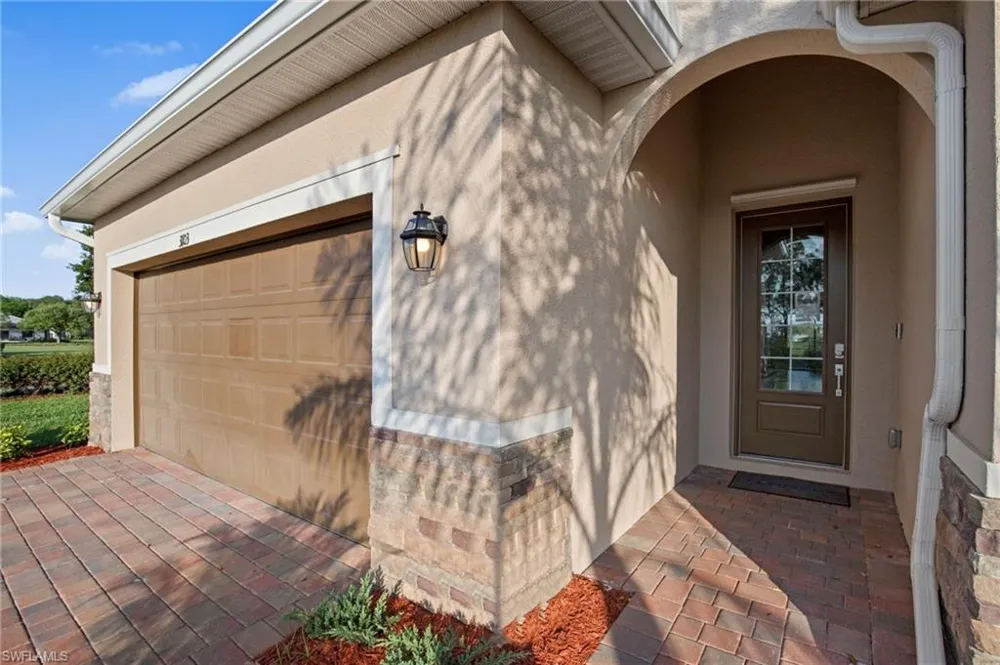 3103 E Windsor Drive Alva, FL 33920