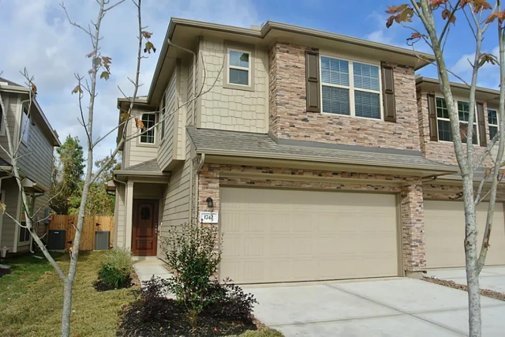 1742 Parkside Shores Lane Crosby, TX 77532