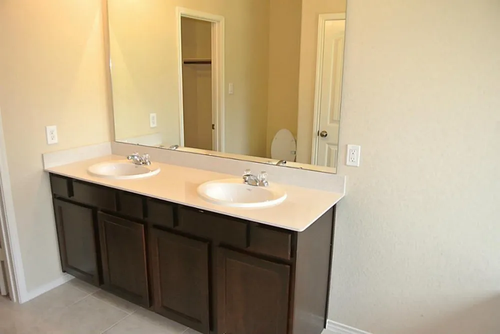 1742 Parkside Shores Lane Crosby, TX 77532