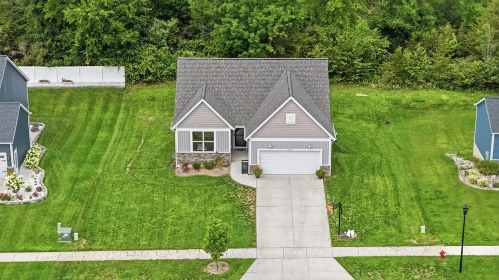 6927 Caliburn Drive SE Caledonia, MI 49316
