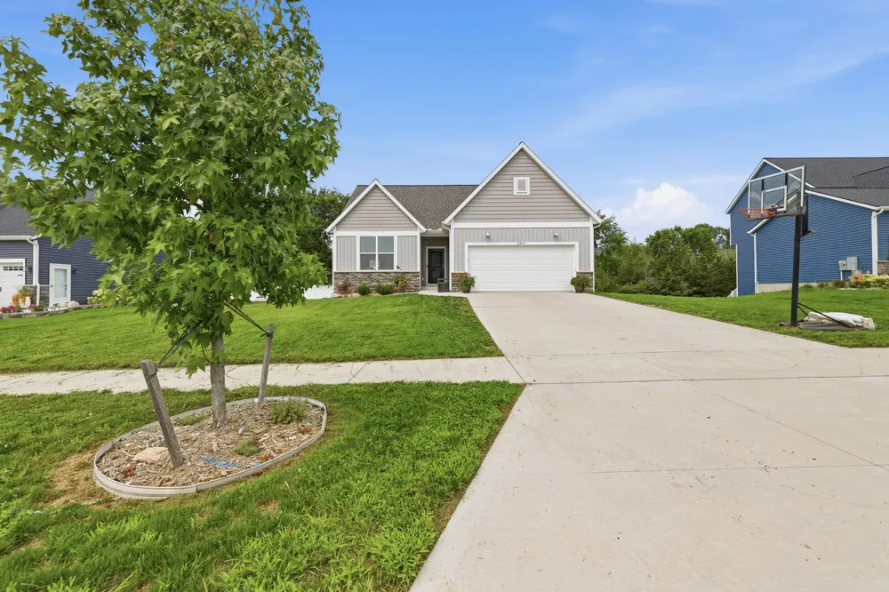 6927 Caliburn Drive SE Caledonia, MI 49316