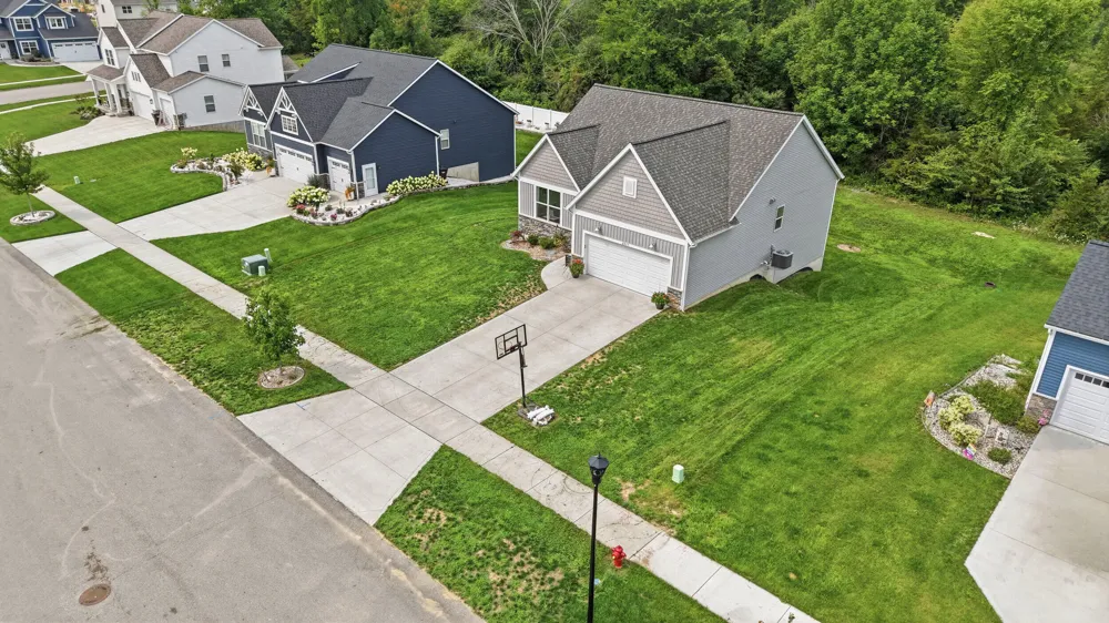 6927 Caliburn Drive SE Caledonia, MI 49316