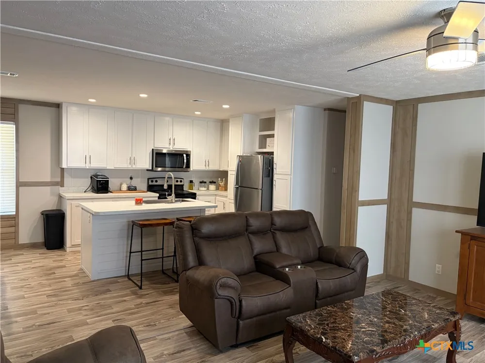 387 Adcock Road Victoria, TX 77905