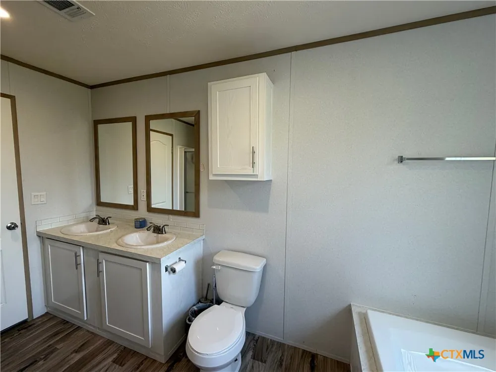 387 Adcock Road Victoria, TX 77905