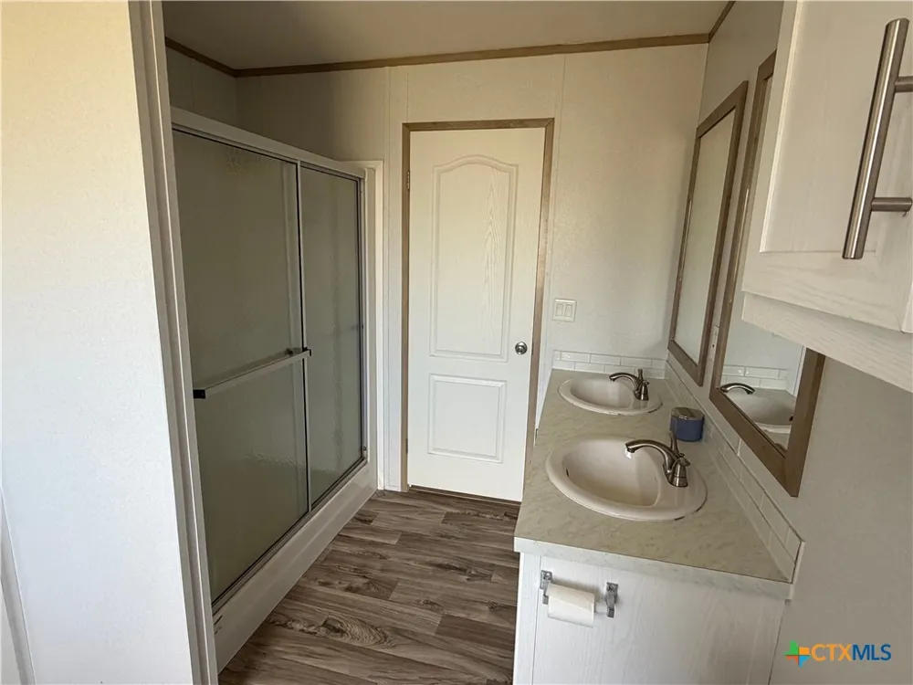 387 Adcock Road Victoria, TX 77905