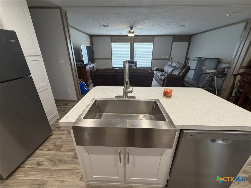387 Adcock Road Victoria, TX 77905