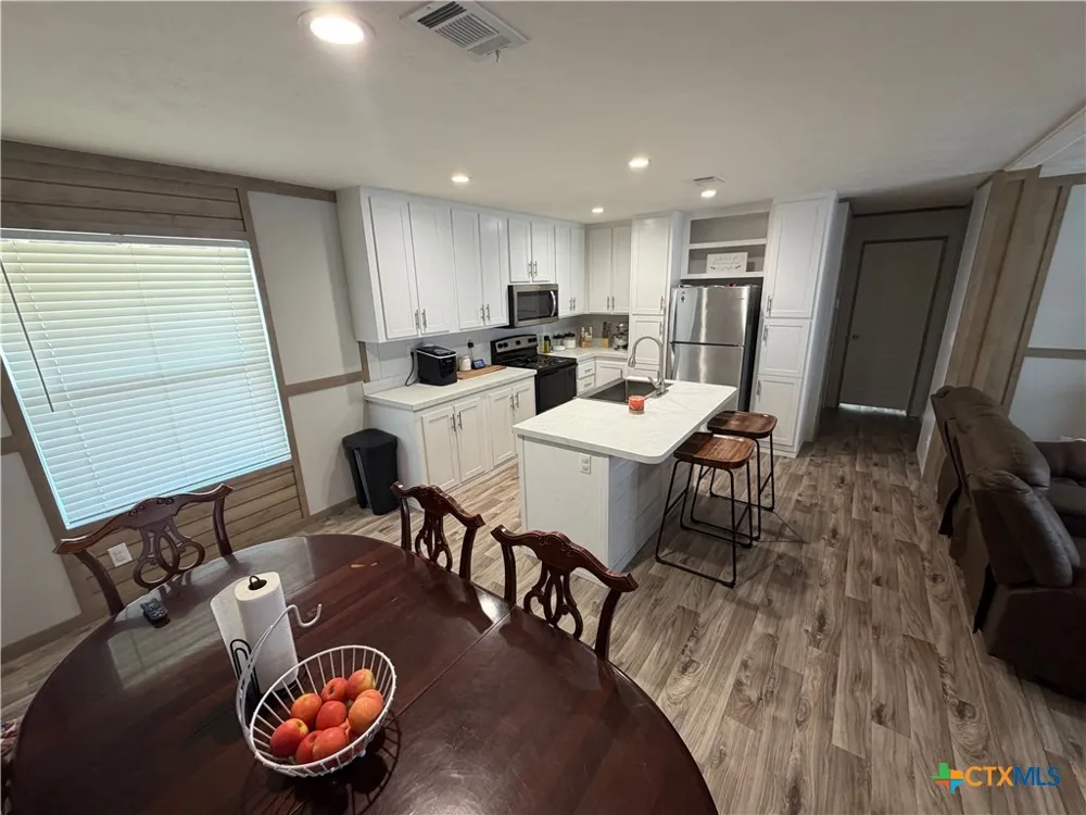 387 Adcock Road Victoria, TX 77905