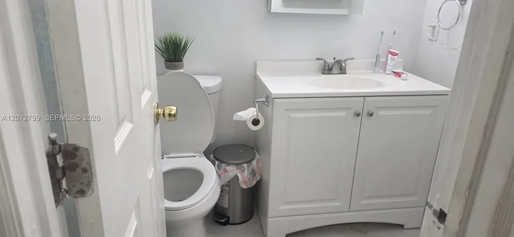 4118 Circle Dr Hollywood, FL 33021