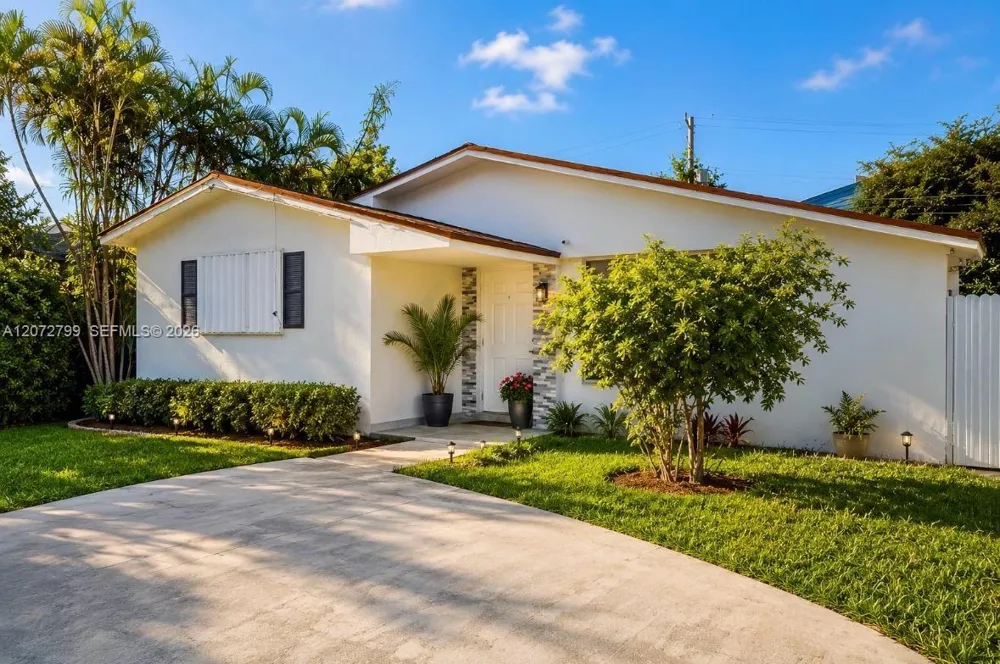 4118 Circle Dr Hollywood, FL 33021