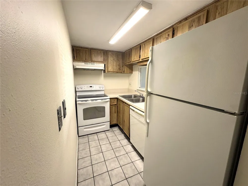 7120 WATERSIDE DRIVE #106 Tampa, FL 33617