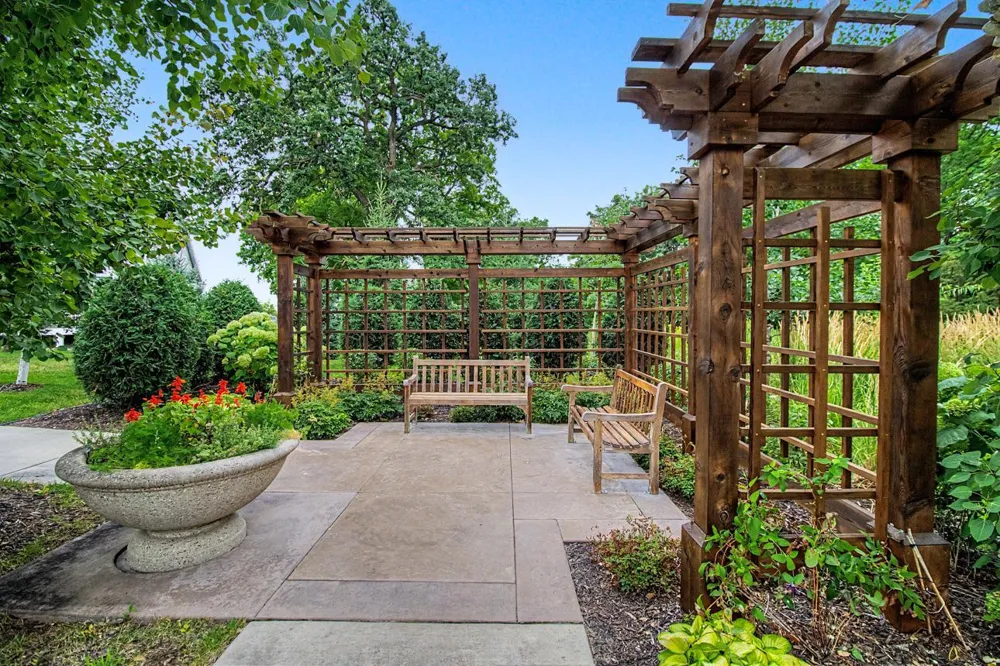 185 Liberty Heights Drive Chaska, MN 55318