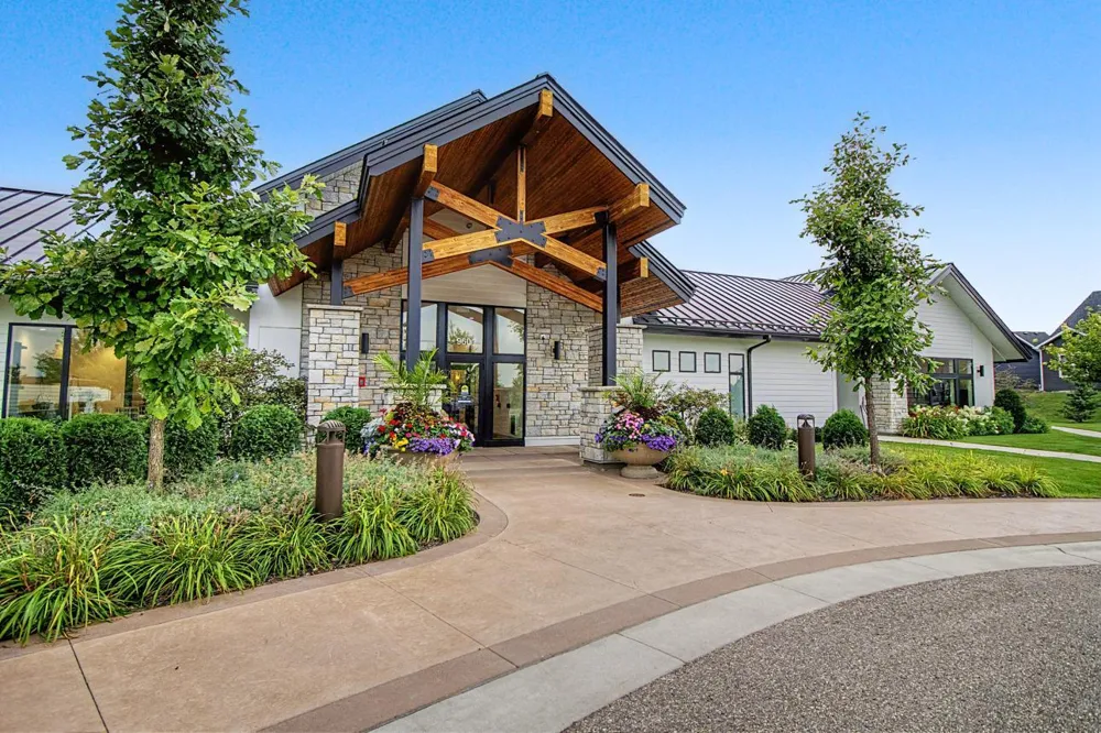 185 Liberty Heights Drive Chaska, MN 55318