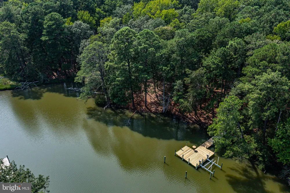 HOLLY HARBOR Reedville, VA 22539