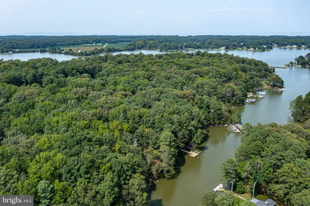HOLLY HARBOR Reedville, VA 22539