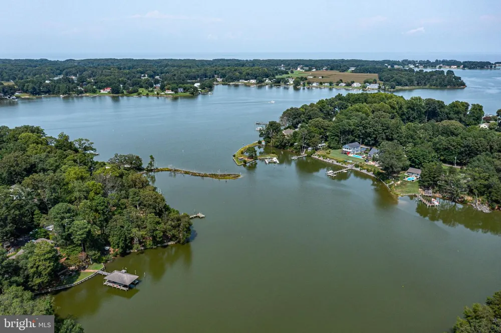 HOLLY HARBOR Reedville, VA 22539
