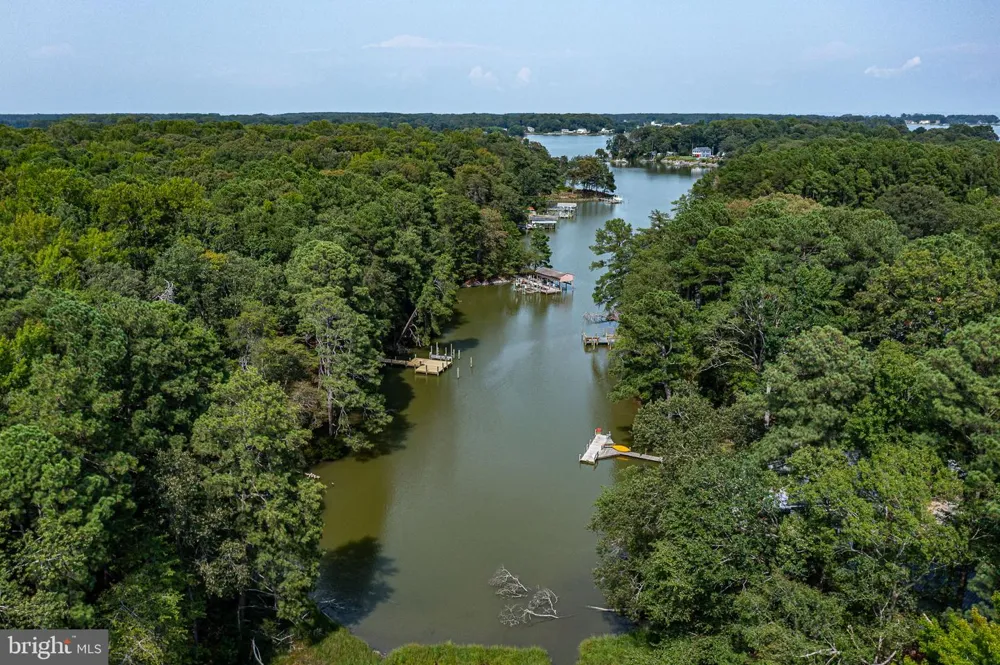 HOLLY HARBOR Reedville, VA 22539