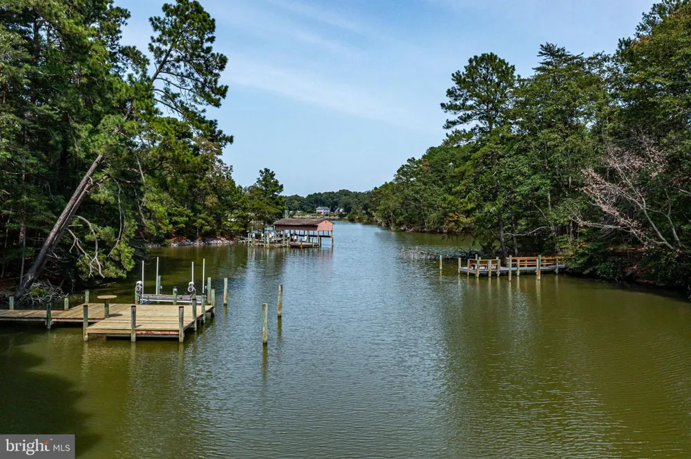 HOLLY HARBOR Reedville, VA 22539