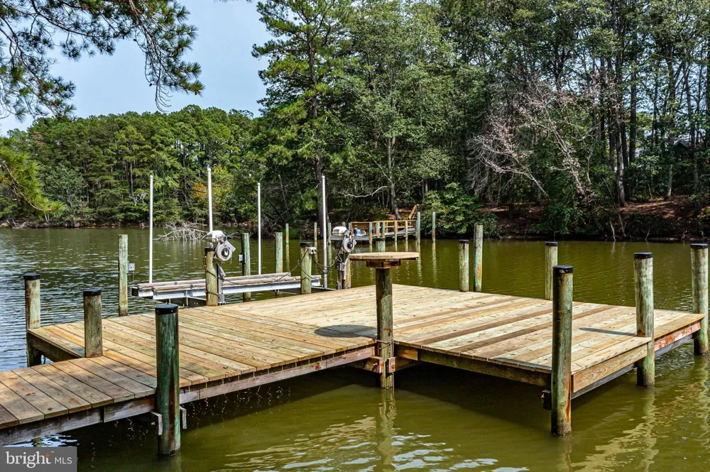 HOLLY HARBOR Reedville, VA 22539