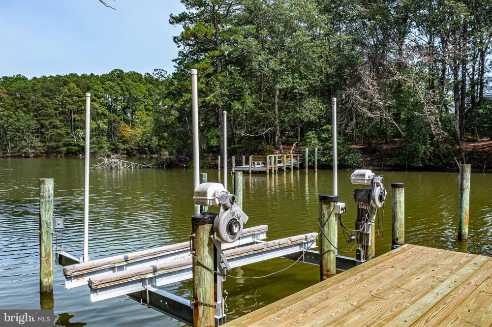 HOLLY HARBOR Reedville, VA 22539