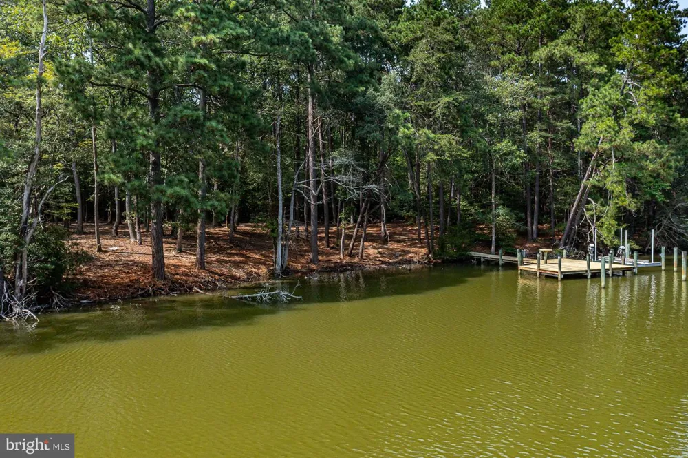 HOLLY HARBOR Reedville, VA 22539