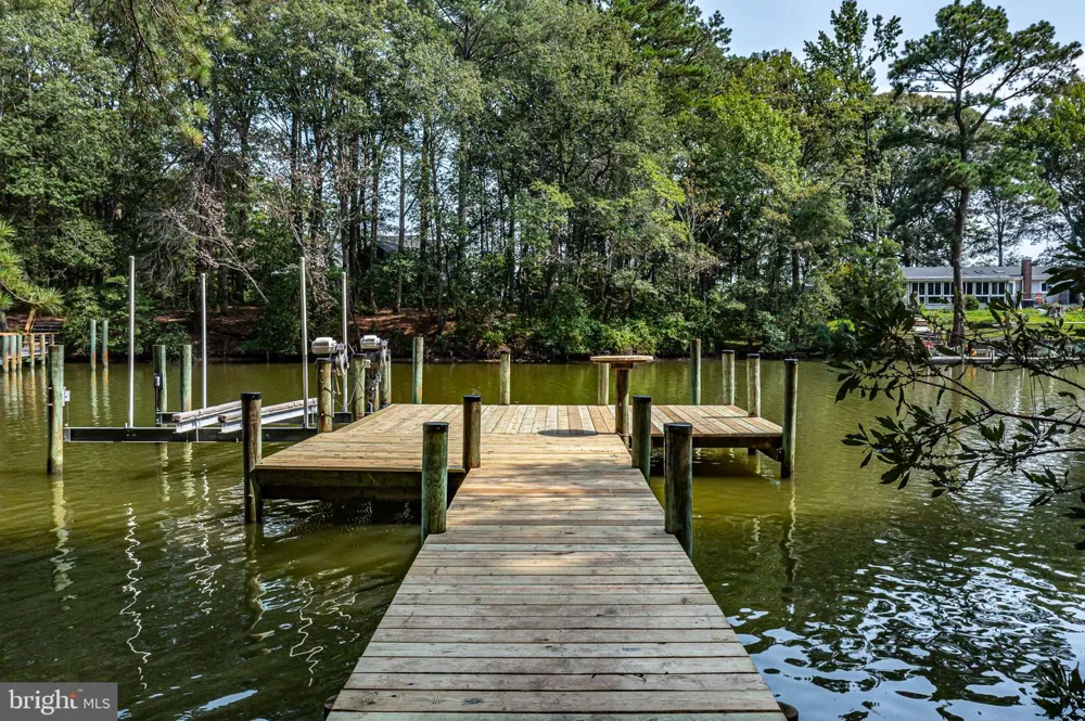 HOLLY HARBOR Reedville, VA 22539