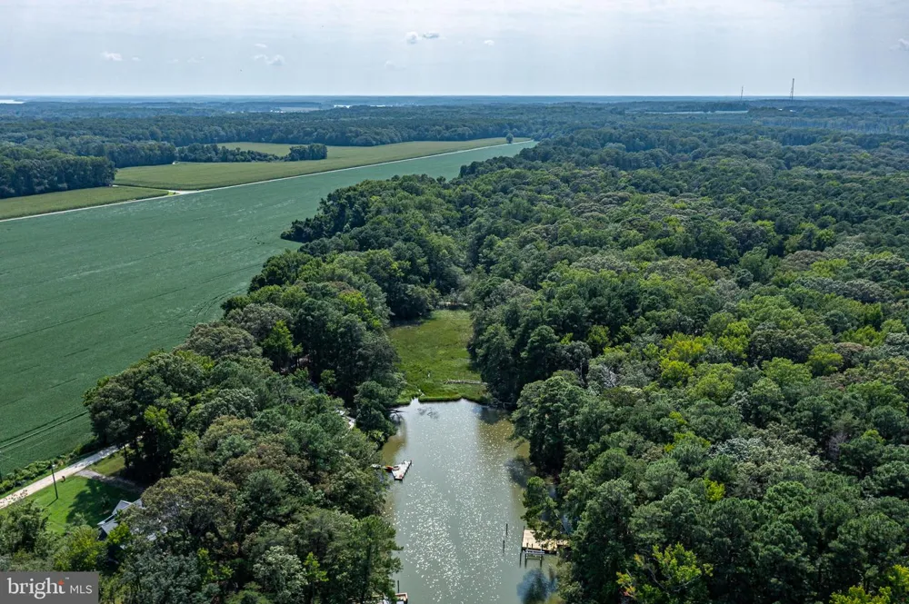 HOLLY HARBOR Reedville, VA 22539