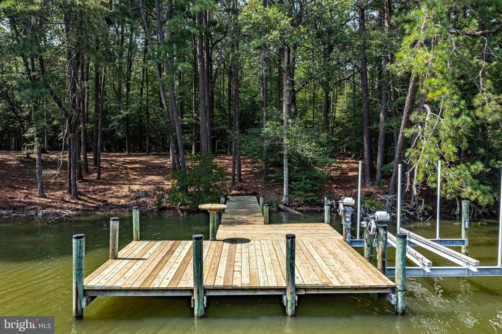 HOLLY HARBOR Reedville, VA 22539