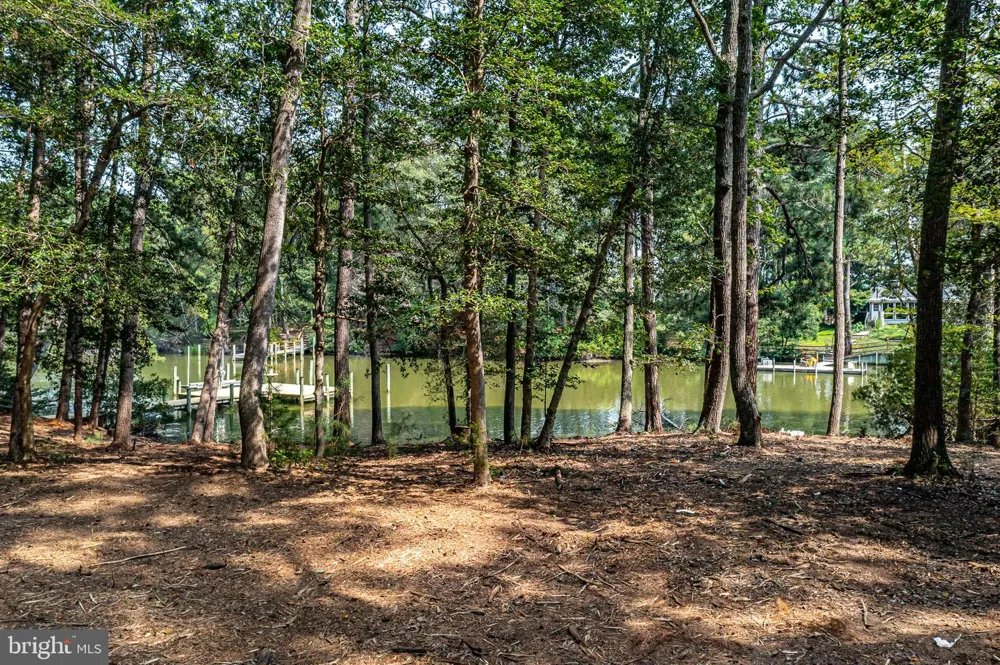 HOLLY HARBOR Reedville, VA 22539